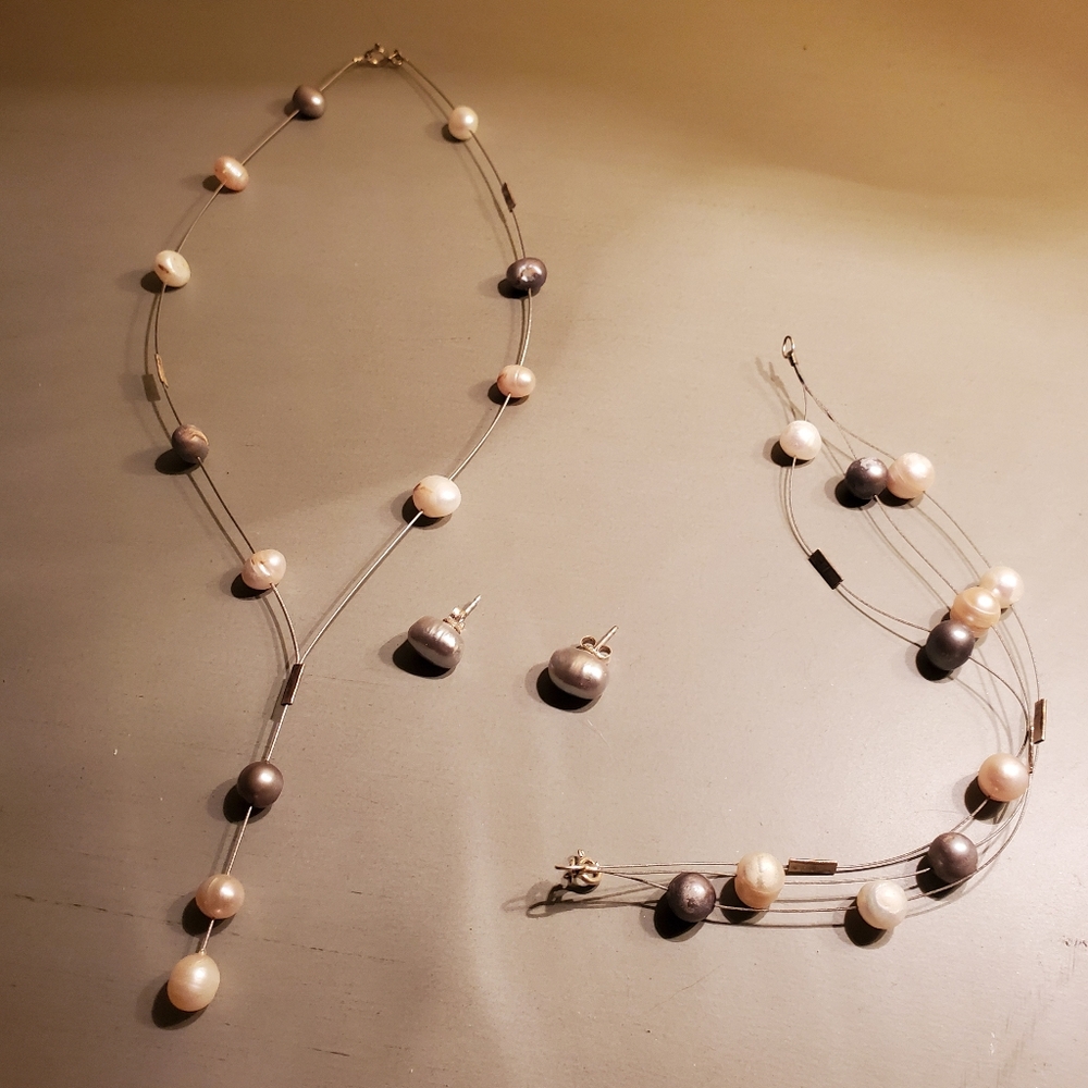 Modern pearl jewelry set